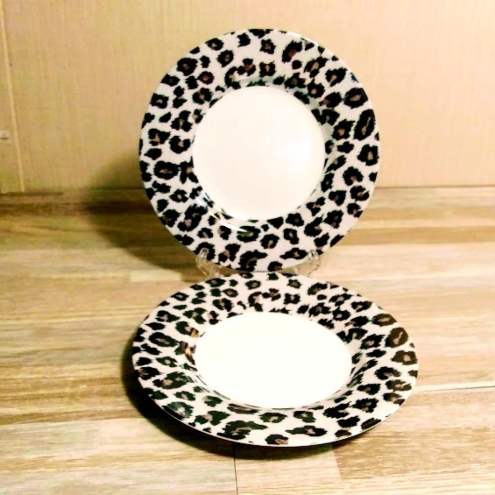 NICOLE MILLER*SNOW LEOPARD DESIGN*CUP SAUCER PLATE*SAKURA PORCELAINVTG 1990's.